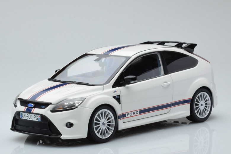 Ford Focus RS MKII Le Mans Classic Edition White 1967 Ford MK IIB Tribute Minichamps 1/18
