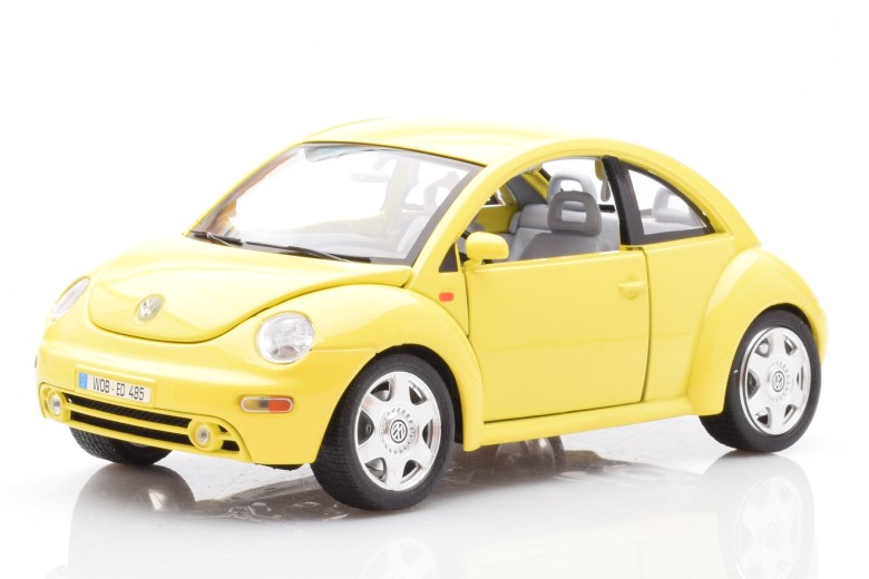 3302  VW Volkswagen New Beetle Yellow Bburago 1/18