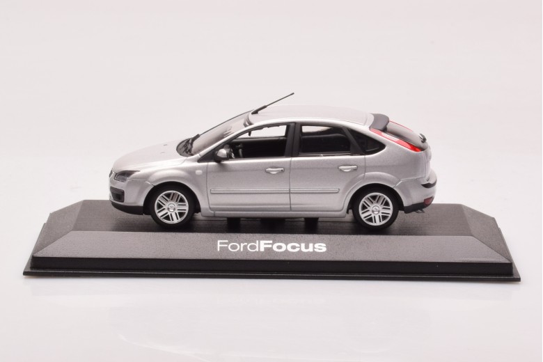 Ford Focus MK2 Silver Replacement Box Minichamps 1/43