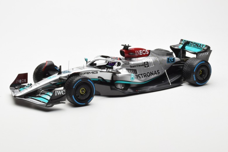 110220063  F1 Mercedes AMG Petronas Formula One Team F1 W13 E Performance George Russel Spanish GP 2022 Minichamps 1/18