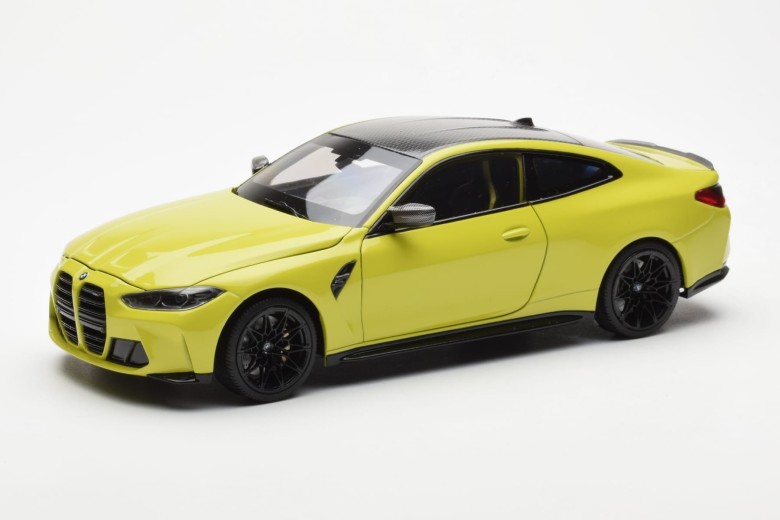 113020127  BMW M4 G82 Yellow Carbon Roof No Outer Box Minichamps 1/18