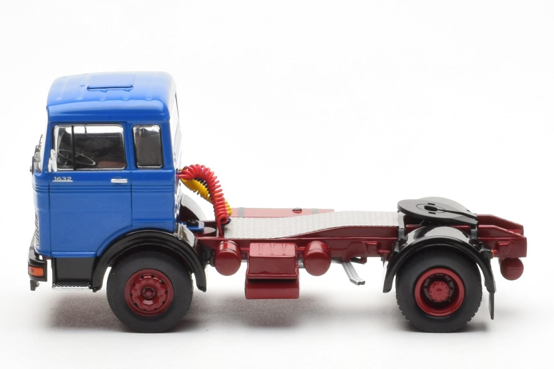 Buy online TR175.22 - Ixo 1:43 IXO Mercedes Benz Lps 1632 Tractor Truck 2-Assi 1970 Blue TR175.22 ( - Truck Buy online TR175.22 - Ixo 1:43 IXO Mercedes Benz Lps 1632 Tractor Truck 2-Assi 1970 Blue TR175.22 ( - Truck