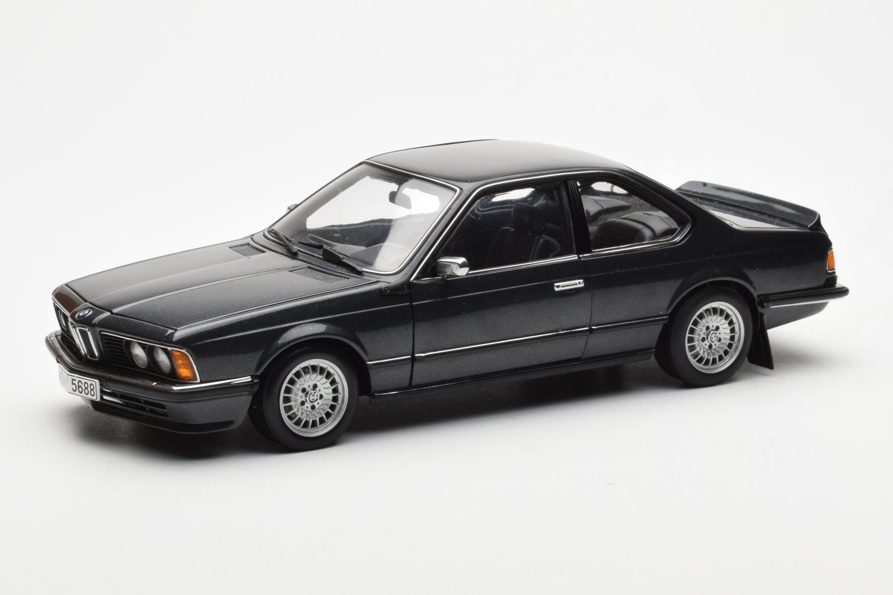 BMW 635 CSi E24 Diamantschwarz Metallic 1/18 AUTOart - Gebrauchtes 