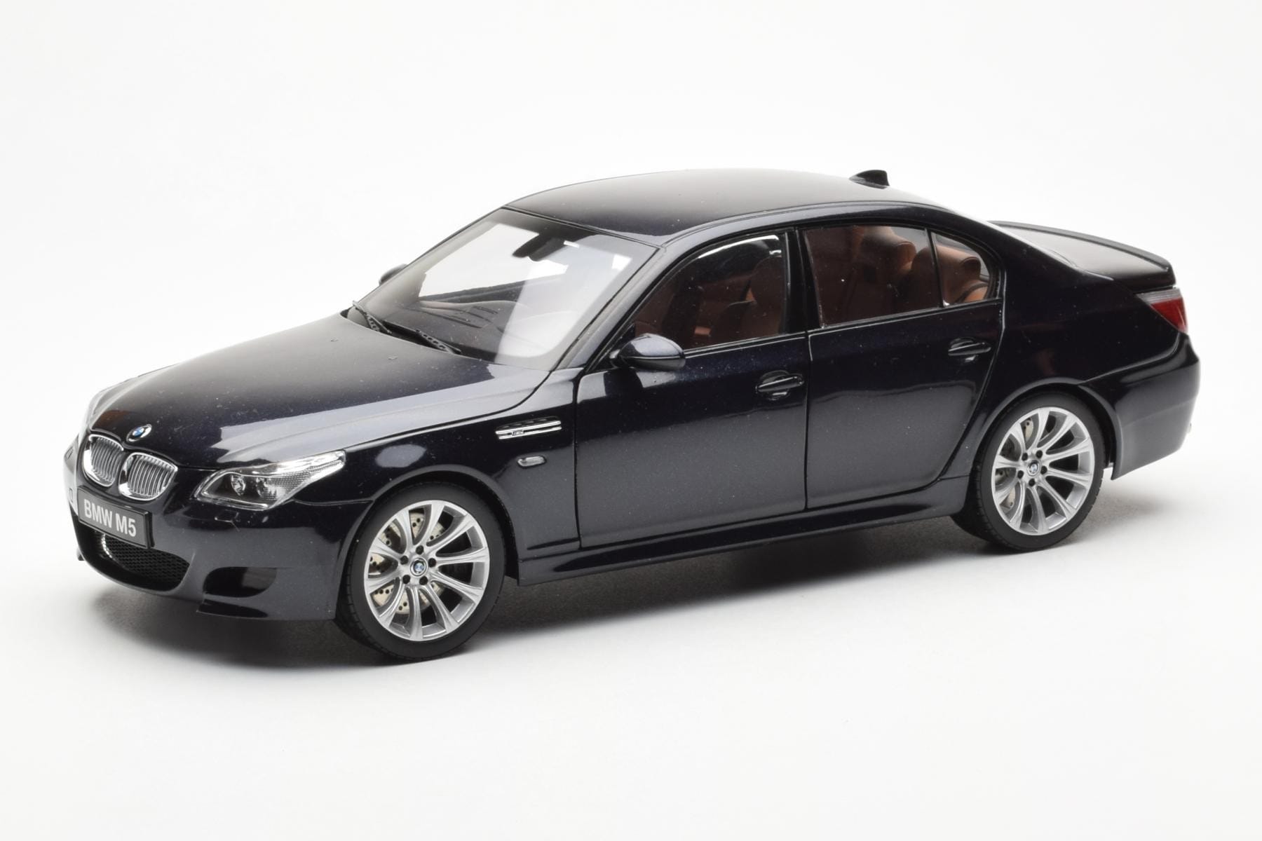 BMW M5 E60 Carbon Black 1/18 Kyosho - Gebrauchtes Modell 2008