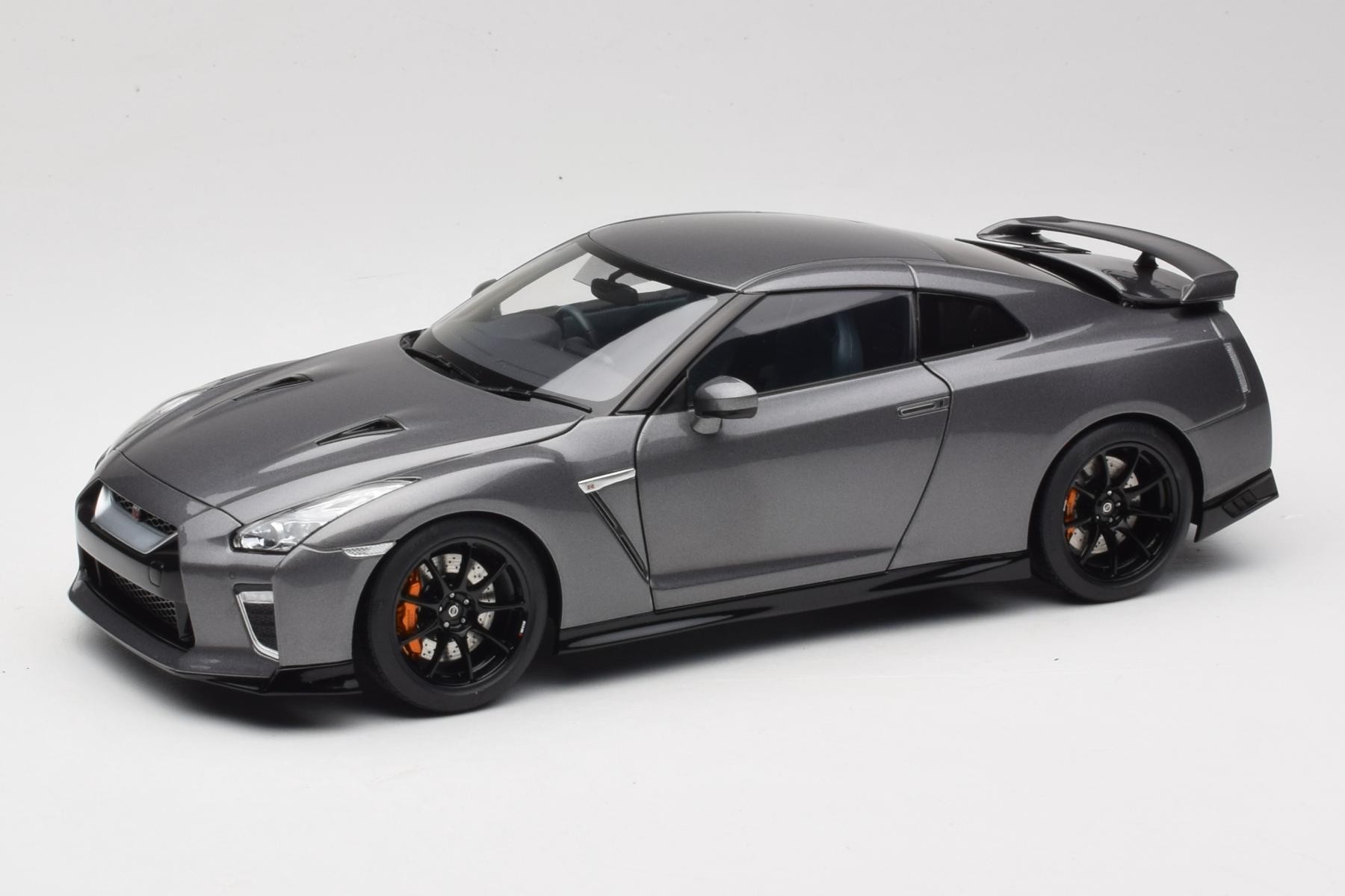 Motor Helix R35 Nissan GT-R R35 Track Edition NISMO Gun Metallic MotorHelix 1:18