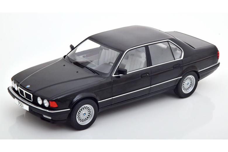 BMW 750i E32 Black MCG 1/18