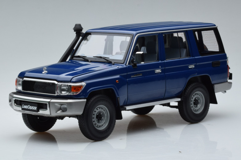870101  Toyota Land Cruiser J76 Blue Almost Real 1/18