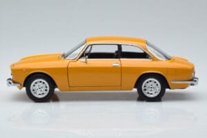 Alfa Romeo 1750 GTV Gelb Norev 1:18 187910 Druckguss — Bild 4 von 7