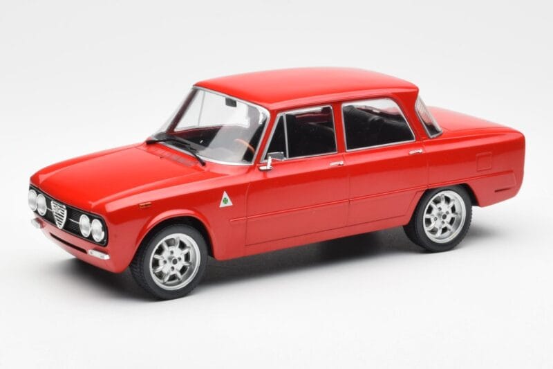 Alfa Romeo Giulia Nuova Super Rot Custom Wheels MCG 1:18 MCG18333 Druckguss