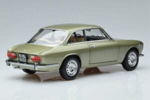 Alfa Romeo GTV 2000 Grün Limitierte Auflage Norev 1:18 187913 Druckguss — Bild 3 von 7