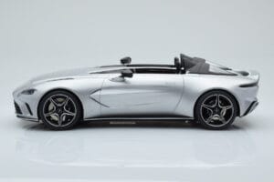 Aston Martin V12 Speedster Silber GT Spirit 1:18 GT430 Resin — Bild 3 von 6