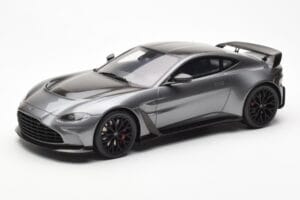 Aston Martin V12 Vantage Magnetic Silber GT Spirit 1:18 GT443 Resin