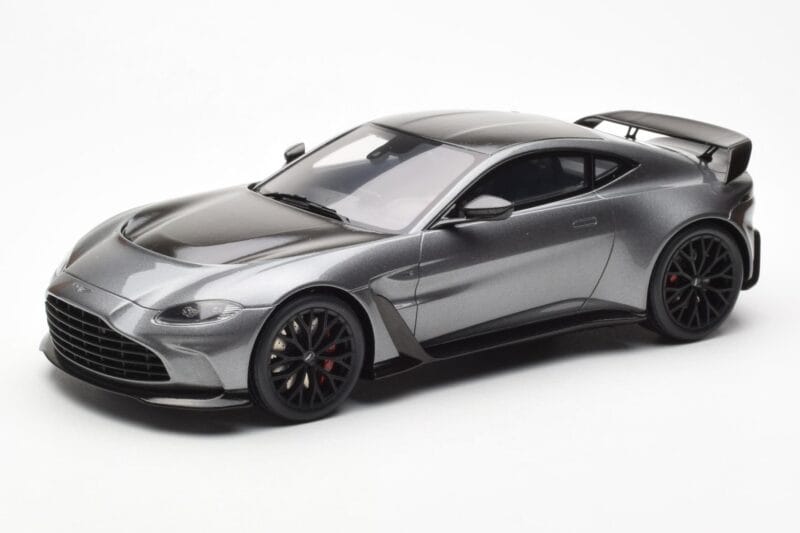 Aston Martin V12 Vantage Magnetic Silber GT Spirit 1:18 GT443 Resin