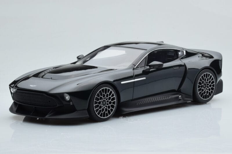 Aston Martin Victor Schwarz GT Spirit 1:18 GT428 Resin