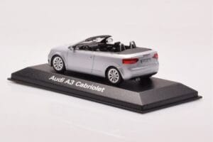 Audi A3 8P Cabriolet Silber Minichamps 1:43 5010803323 Druckguss — Bild 3 von 4