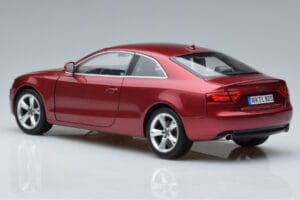 Audi A5 B8 Granatrot Norev 1:18 188352 Druckguss — Bild 6 von 7