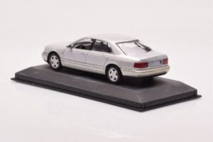 Audi A8 D2 Silber Grüner Streifen Minichamps 1:43 AUDI-264455 Druckguss — Bild 3 von 4