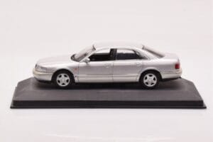 Audi A8 D2 Silber Grüner Streifen Minichamps 1:43 AUDI-264455 Druckguss