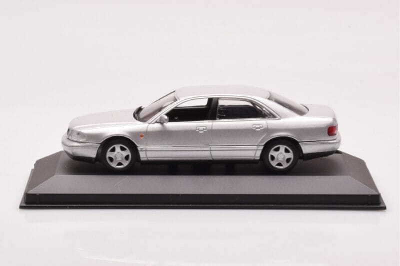Audi A8 D2 Silber Minichamps 1:43 433013006 Druckguss