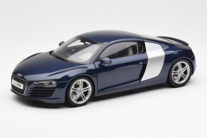 Audi R8 4.2 FSI V8 Blau Kyosho 1:18 09213BL Druckguss