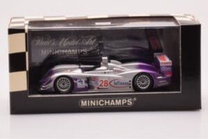 Audi R8 LMP900 #28 F. Biela / P. Kaffer / A. McNish 12 Hours of Sebring Winner 2004 Minichamps 1:43 4000412328 Druckguss — Bild 4 von 4