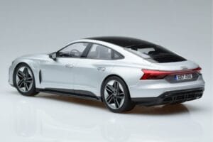 Audi RS e-tron GT Silber Norev 1:18 188381 Druckguss — Bild 5 von 6