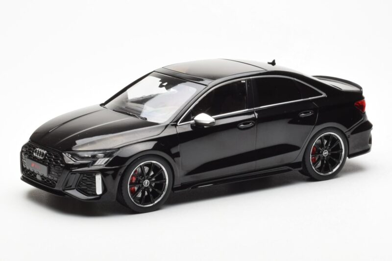 Audi RS3 8Y Limousine Schwarz MCG 1:18 MCG18450 Druckguss