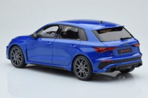 Audi RS3 8Y Sportback Performance Edition Nagaro Blau GT Spirit 1:18 GT884 Resin — Bild 4 von 5