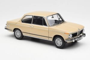 BMW 2002 Ti E10 Sahara Beige Kyosho 1:18 08541BG Druckguss — Bild 6 von 8