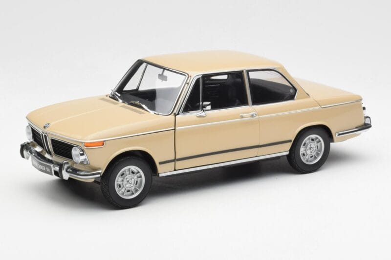 BMW 2002 Ti E10 Sahara Beige Kyosho 1:18 08541BG Druckguss