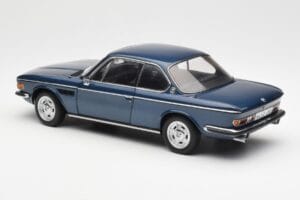 BMW 3.0 CSi E9 Blau Metallic AUTOart 1:18 70672 Druckguss — Bild 7 von 8