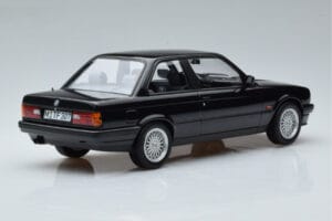 BMW 325i E30 Schwarz Norev 1:18 183203 Druckguss — Bild 2 von 6