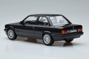 BMW 325i E30 Schwarz Norev 1:18 183203 Druckguss — Bild 5 von 6