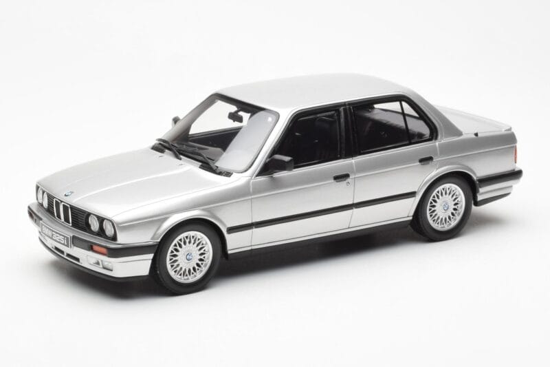 BMW 325i E30 Silber Otto 1:18 OT912 Resin