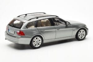 BMW 330i E91 Touring Grau Metallic Kyosho 1:18 80430394359 Druckguss — Bild 3 von 8