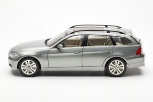 BMW 330i E91 Touring Grau Metallic Kyosho 1:18 80430394359 Druckguss — Bild 4 von 8