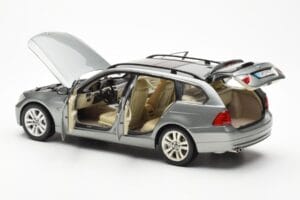 BMW 330i E91 Touring Grau Metallic Kyosho 1:18 80430394359 Druckguss — Bild 5 von 8