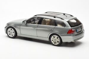 BMW 330i E91 Touring Grau Metallic Kyosho 1:18 80430394359 Druckguss — Bild 7 von 8