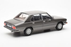 BMW 520i E28 Grau MCG 1:18 MCG18121 Druckguss — Bild 2 von 6