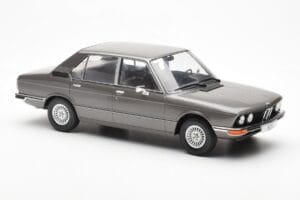 BMW 520i E28 Grau MCG 1:18 MCG18121 Druckguss — Bild 4 von 6
