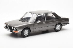 BMW 520i E28 Grau MCG 1:18 MCG18121 Druckguss