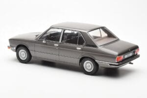 BMW 520i E28 Grau MCG 1:18 MCG18121 Druckguss — Bild 5 von 6