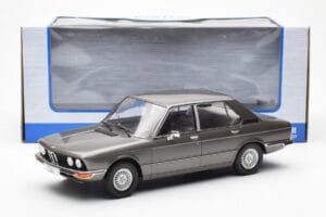 BMW 520i E28 Grau MCG 1:18 MCG18121 Druckguss — Bild 6 von 6