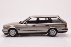 BMW 530i E34 Touring Grau Metallic MCG 1:18 MCG18330 Druckguss — Bild 3 von 6