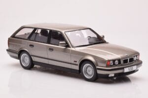 BMW 530i E34 Touring Grau Metallic MCG 1:18 MCG18330 Druckguss — Bild 4 von 6