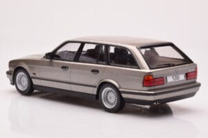 BMW 530i E34 Touring Grau Metallic MCG 1:18 MCG18330 Druckguss — Bild 5 von 6