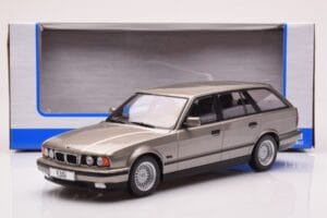 BMW 530i E34 Touring Grau Metallic MCG 1:18 MCG18330 Druckguss — Bild 6 von 6