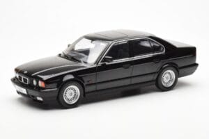 BMW 540i E34 Schwarz Metallic MCG 1:18 MCG18157 Druckguss