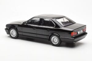 BMW 540i E34 Schwarz Metallic MCG 1:18 MCG18157 Druckguss — Bild 5 von 6