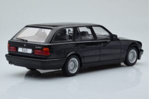 BMW 540i E34 Touring Schwarz Metallic MCG 1:18 MCG18329 Druckguss — Bild 2 von 6